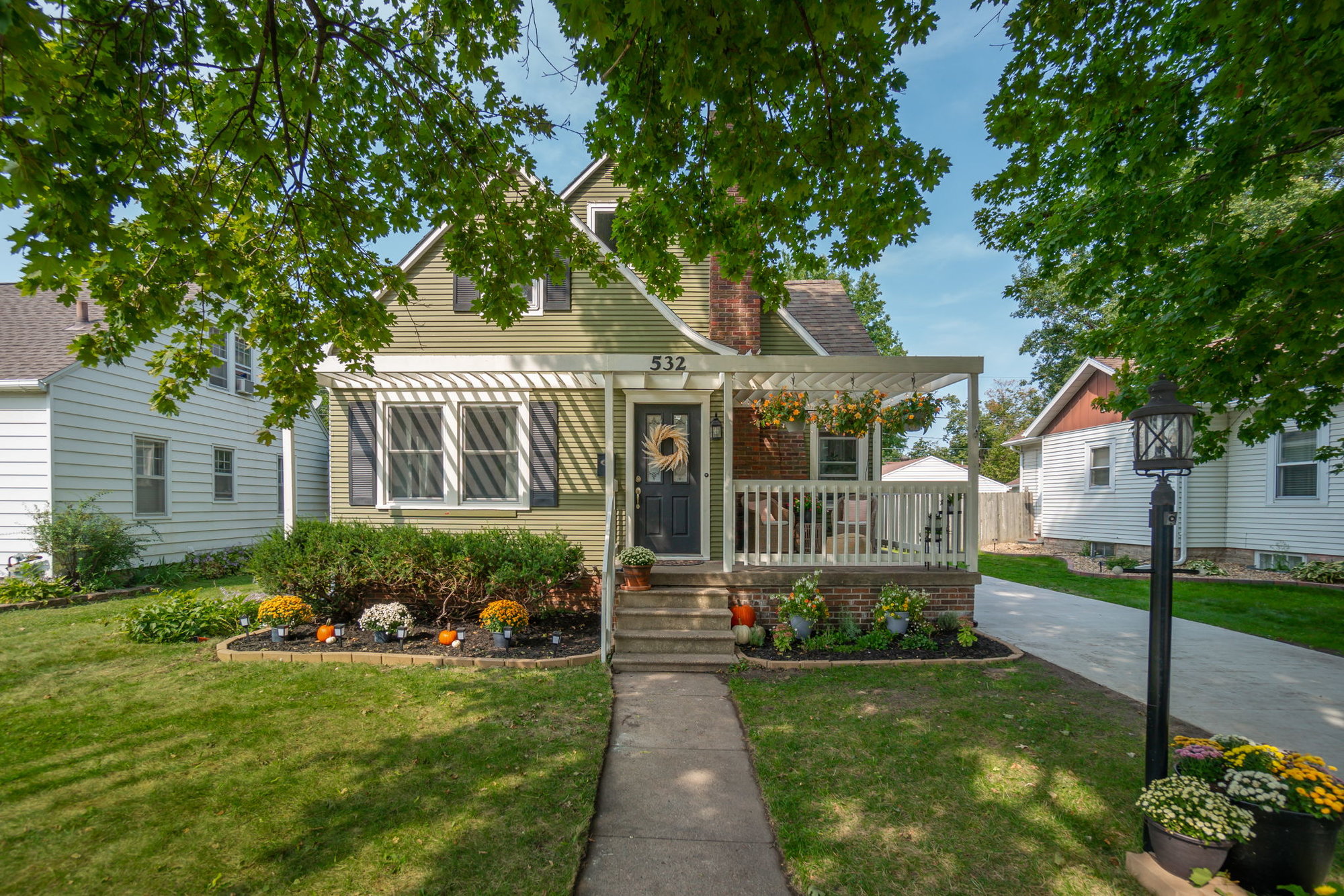 Charming Waterloo Cottage Home with Ideal Updates Throughout